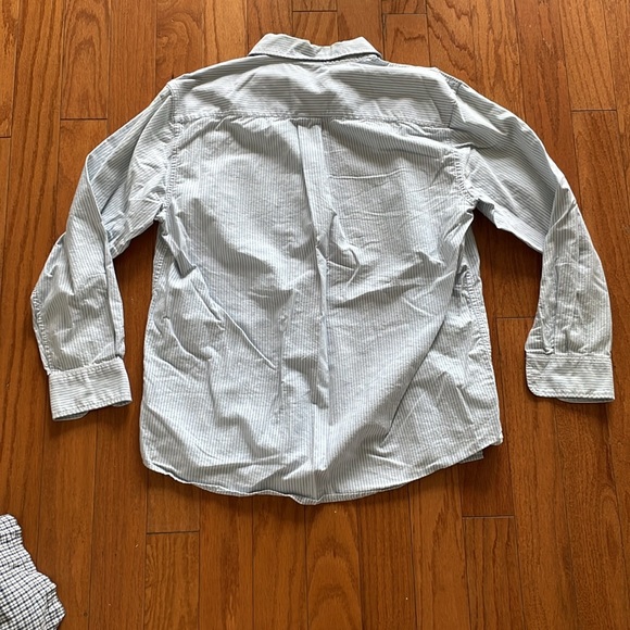 Old navy classic button down - Picture 4 of 4